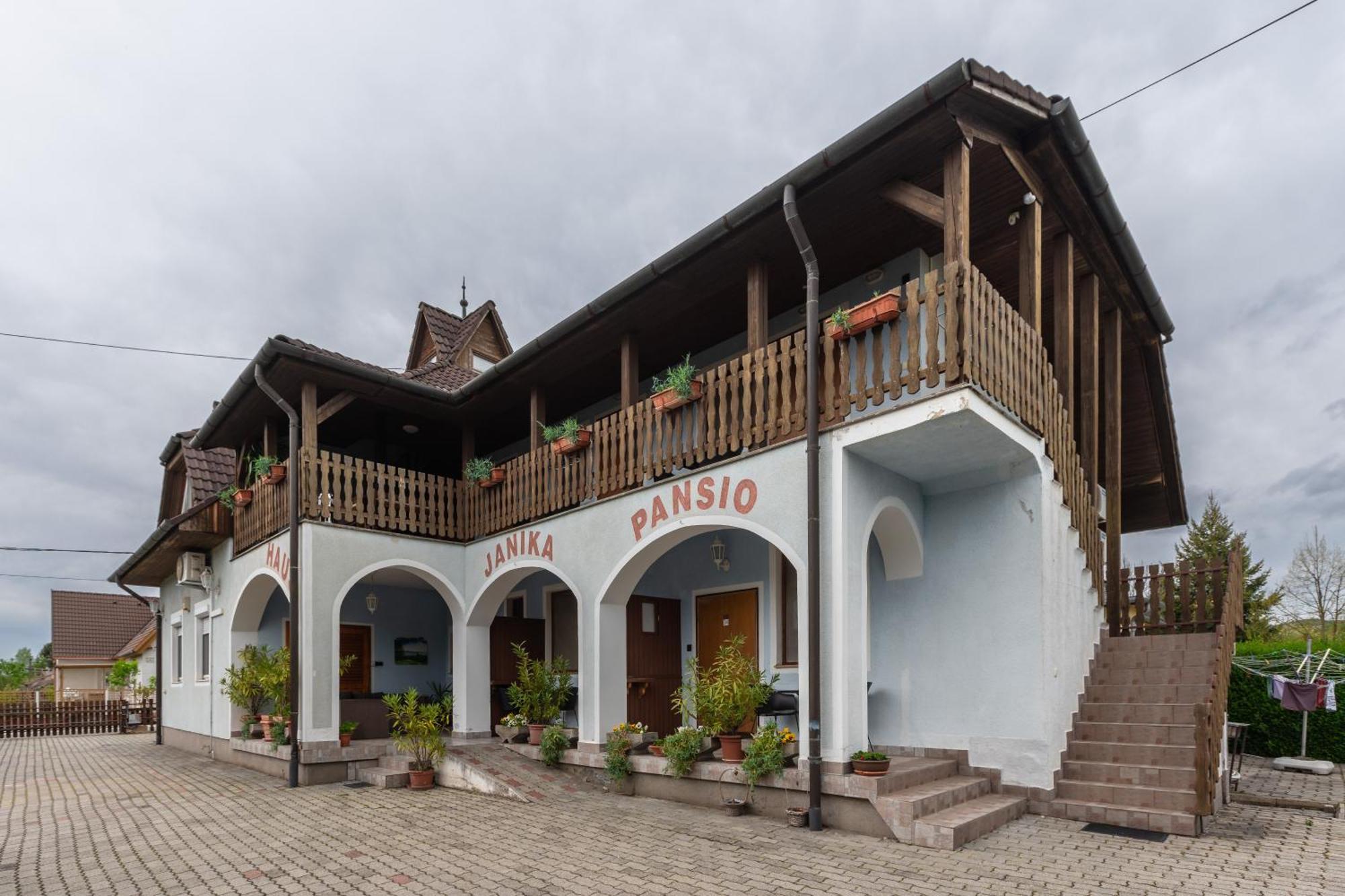 Janika Pension Vonyarcvashegy Ngoại thất bức ảnh